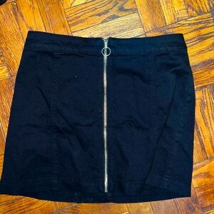 H&M black zip skirt size: 10